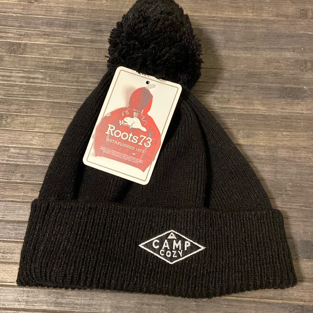 ROOTS 73 Black Beanie NWT